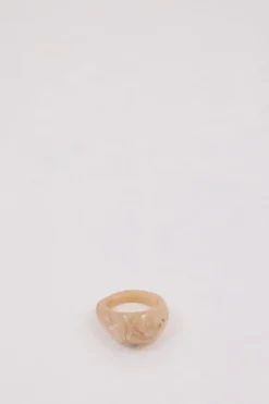 NOAH THE LABEL CREAM CHUNKY RESIN RING