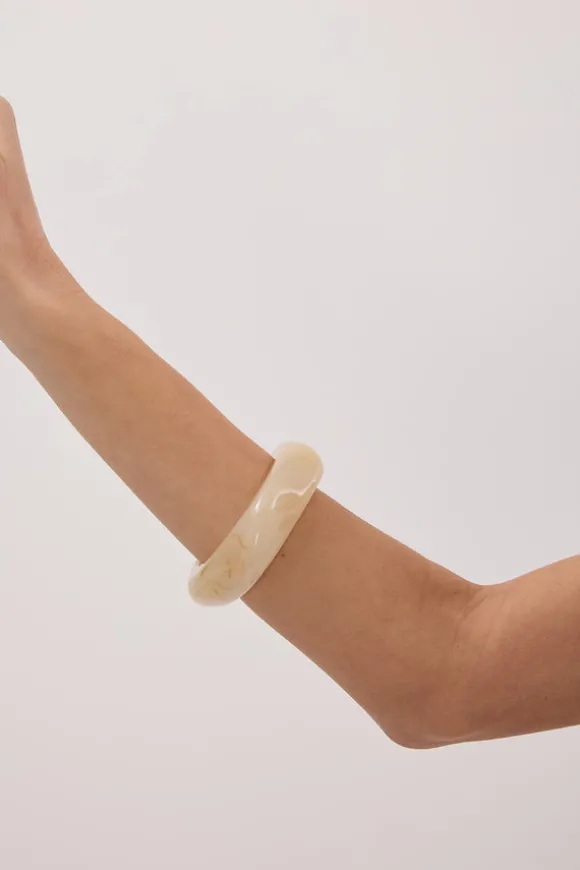 NOAH THE LABEL CREAM RESIN BANGLE