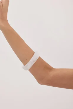 NOAH THE LABEL WHITE RESIN BANGLE