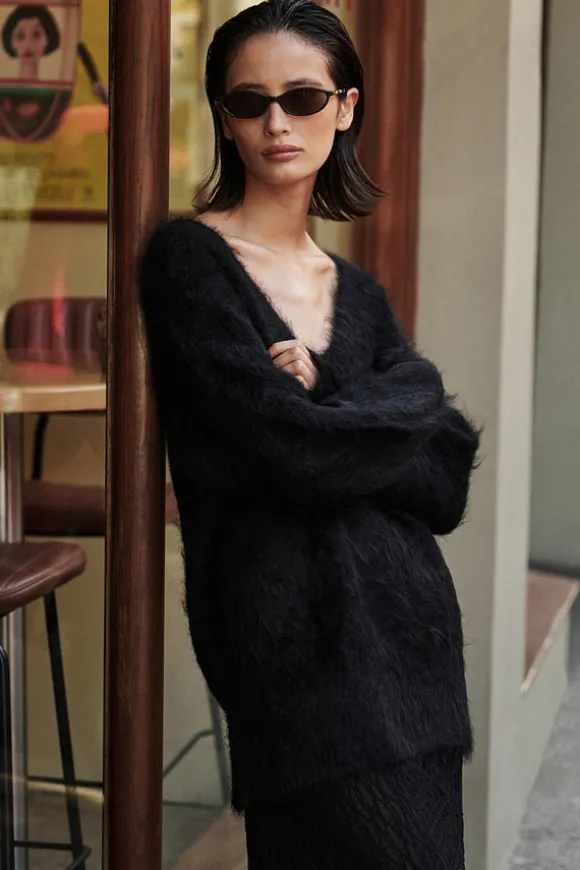 SALMA BLACK V NECK JUMPER