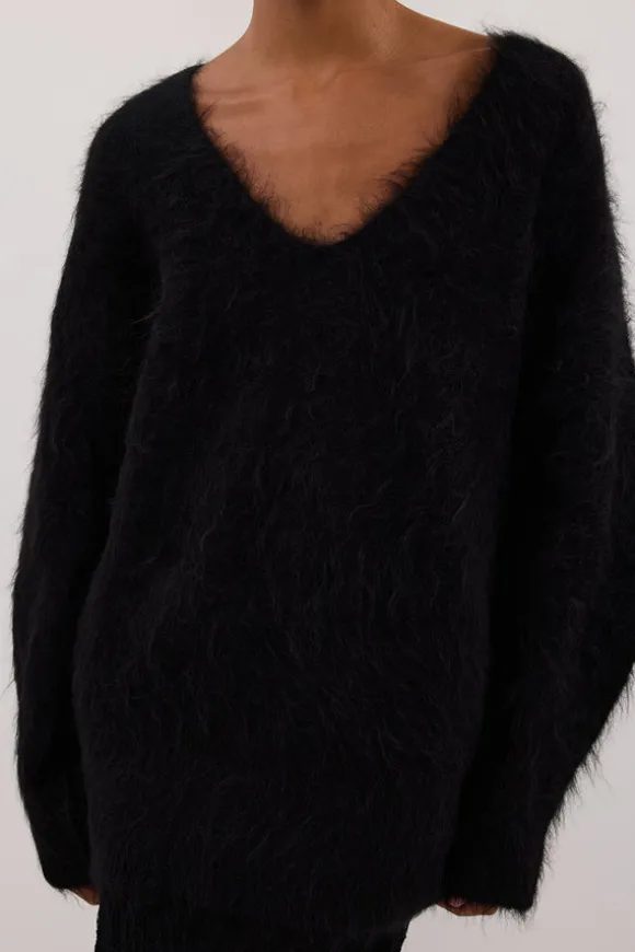 SALMA BLACK V NECK JUMPER