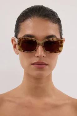 VELVET CAN CARAMEL TORT GOLDEN ERA SUNGLASSES