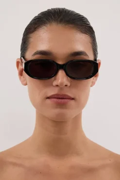 VELVET CANYON BLACK MANNEQUIN SUNGLASSES