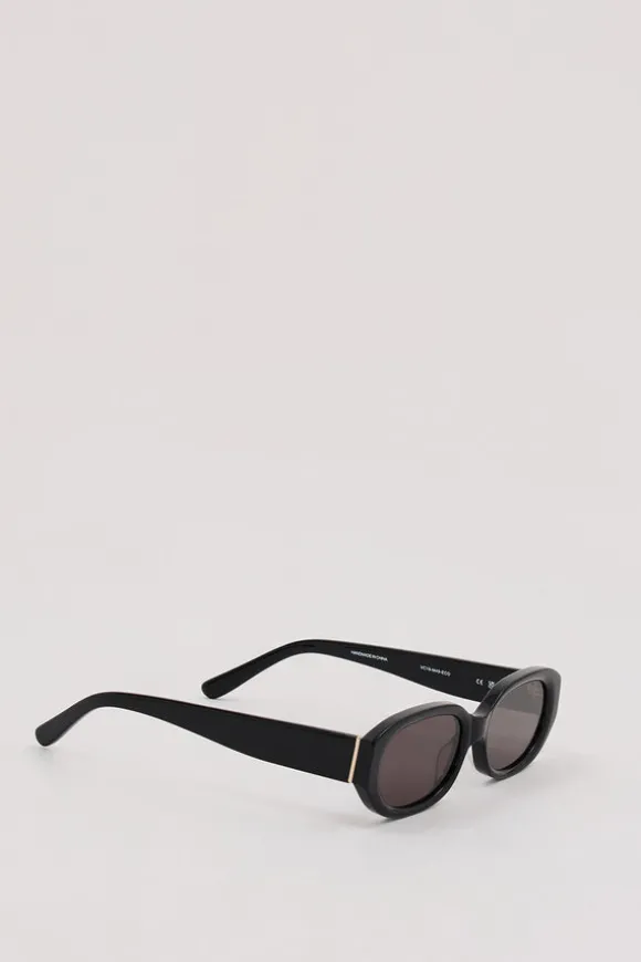 VELVET CANYON BLACK MANNEQUIN SUNGLASSES