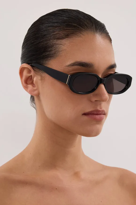 VELVET CANYON BLACK MANNEQUIN SUNGLASSES